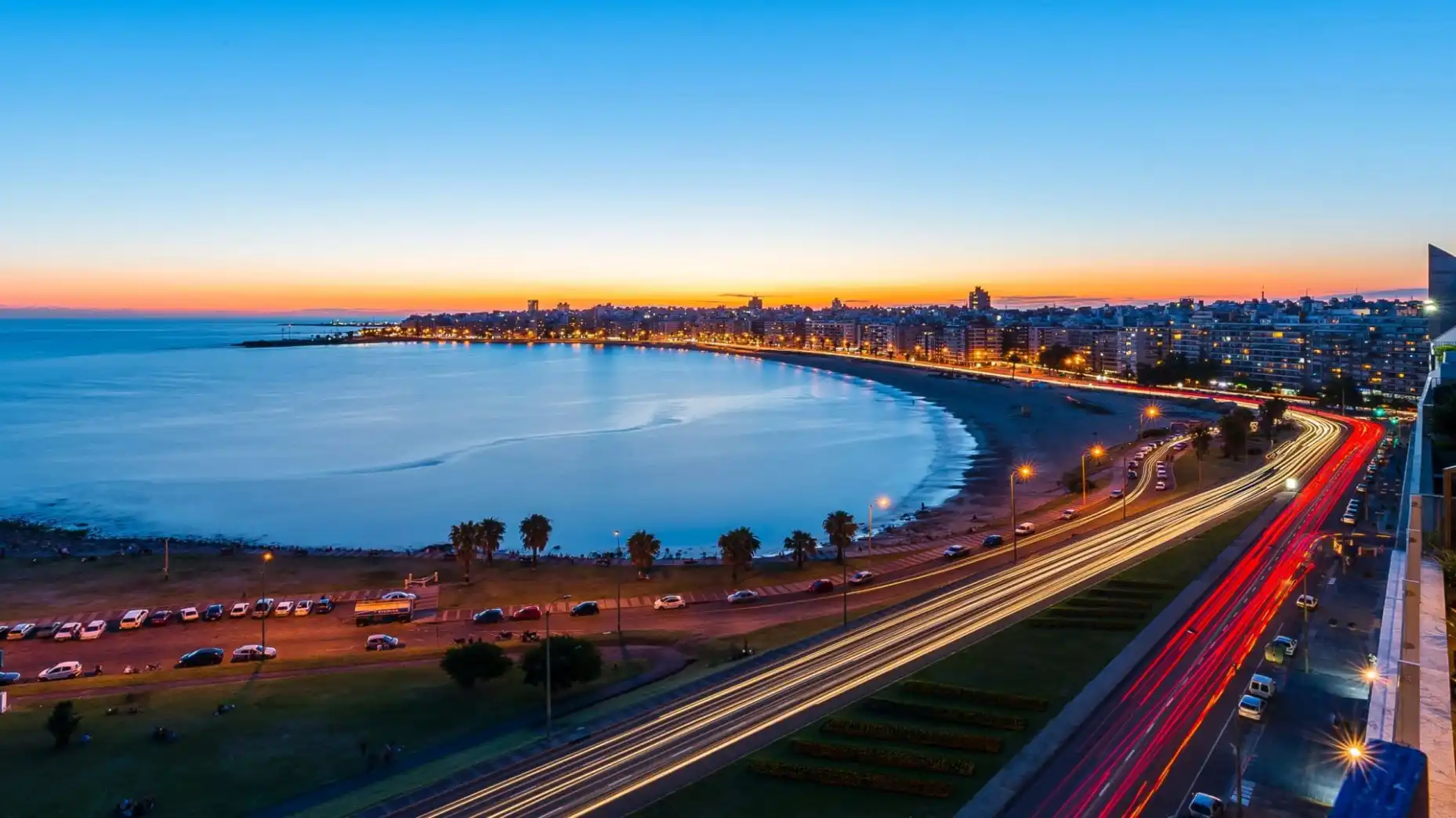 montevideo at night